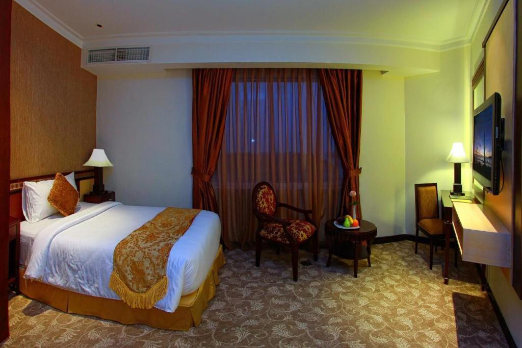 Grand Basko Hotel Padang  Exterior photo