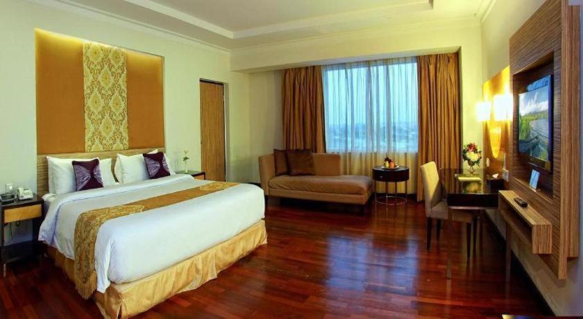Grand Basko Hotel Padang  Exterior photo
