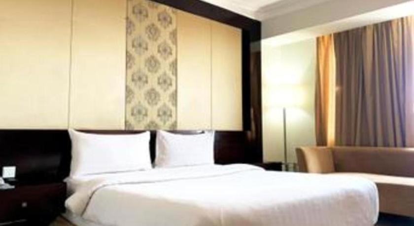Grand Basko Hotel Padang  Exterior photo