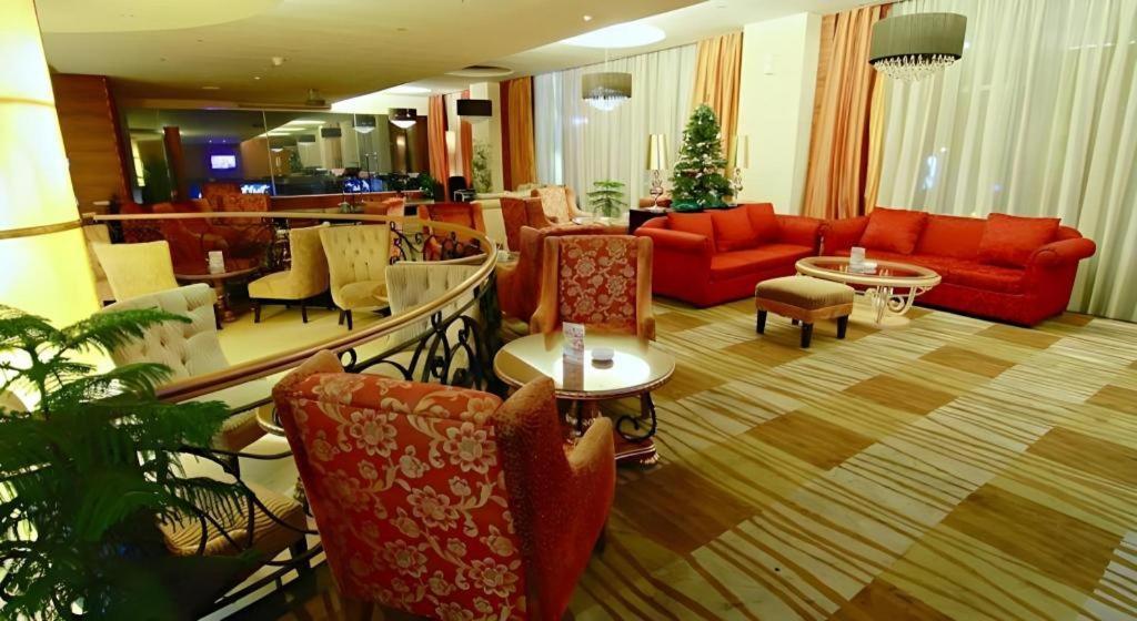 Grand Basko Hotel Padang  Exterior photo